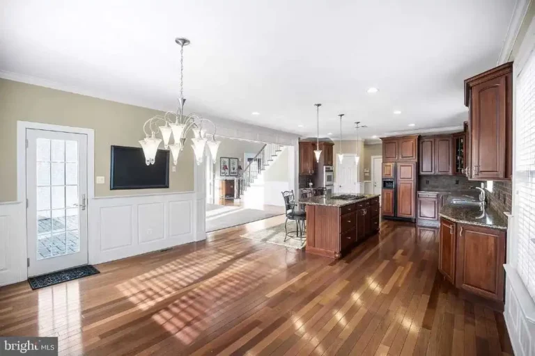 f57dc39b53b55e6bea0641d2ee01a8ee-uncropped_scaled_within_1536_1152